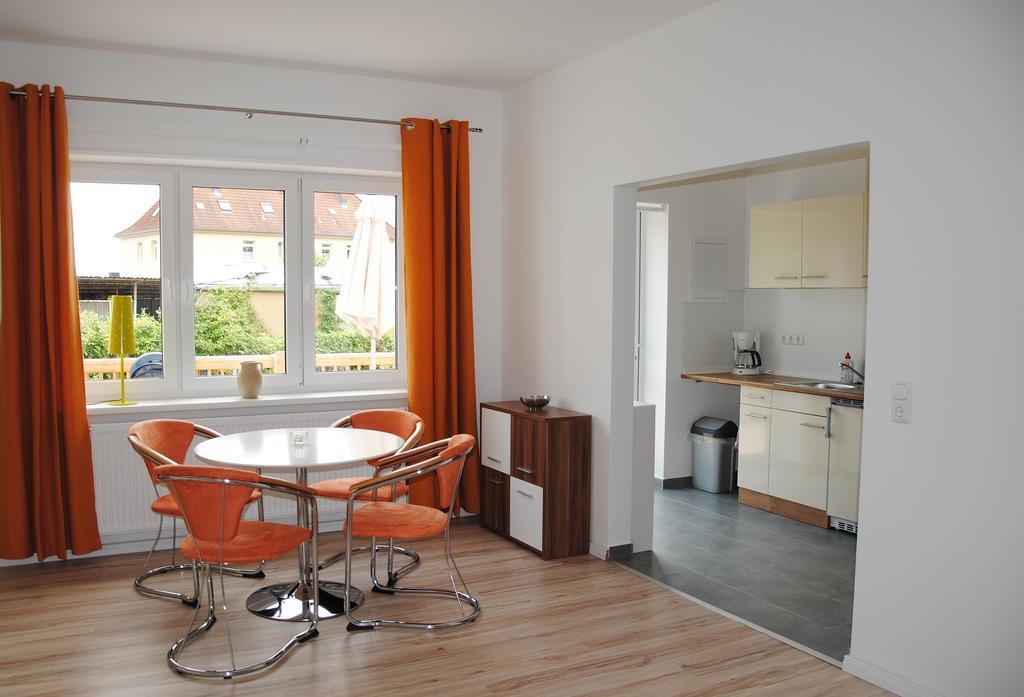 Ferienwohnung Direkt In ザスニッツ 部屋 写真
